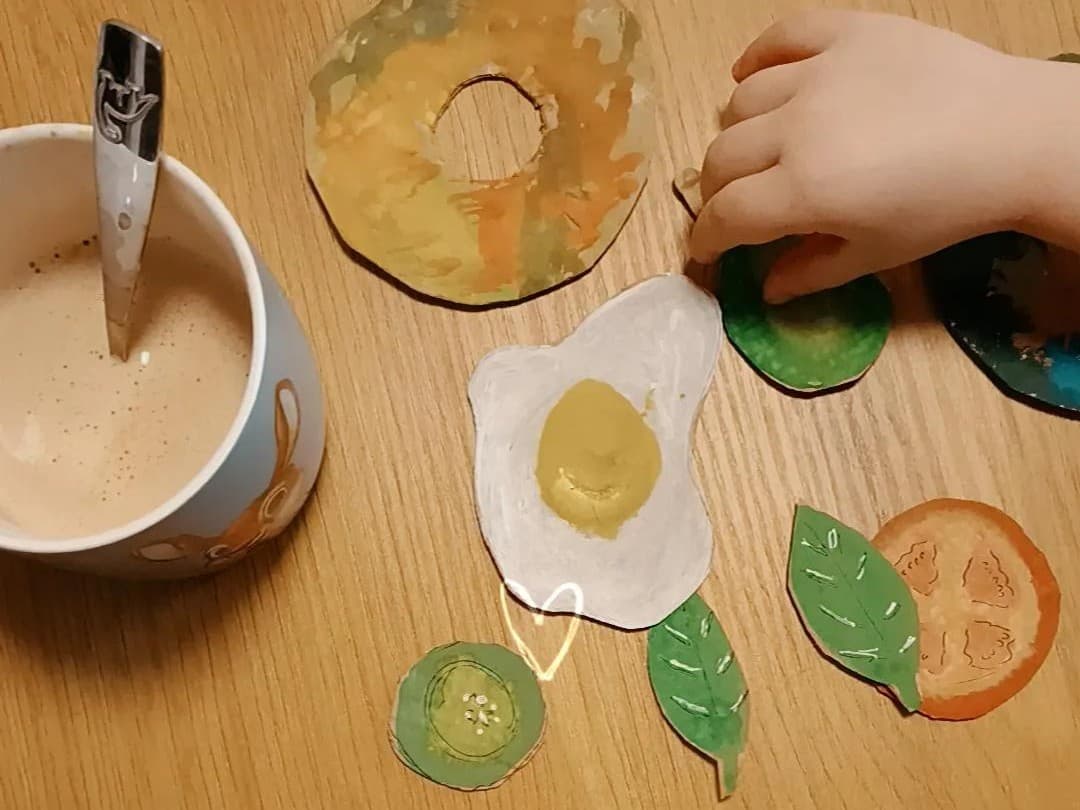 Selbstgebasteltes Karton-Essen für die Spielküche